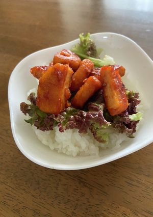 冷凍チキンナゲットでヤンニョムチキン丼-レシピのメイン写真