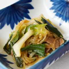 รูปของ 【春野菜】葉玉ねぎと豚肉炒め