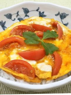 トマ玉丼(トマトの卵とじ丼)-レシピのメイン写真