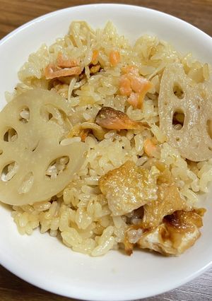 秋食材だけ！鮭ハラスとレンコンの炊き込み-レシピのメイン写真