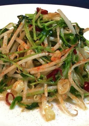 【痩せ飯】もやしと豆苗のペペロンチーノ-レシピのメイン写真
