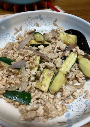 ズッキーニの地味な挽肉炒め-レシピのメイン写真