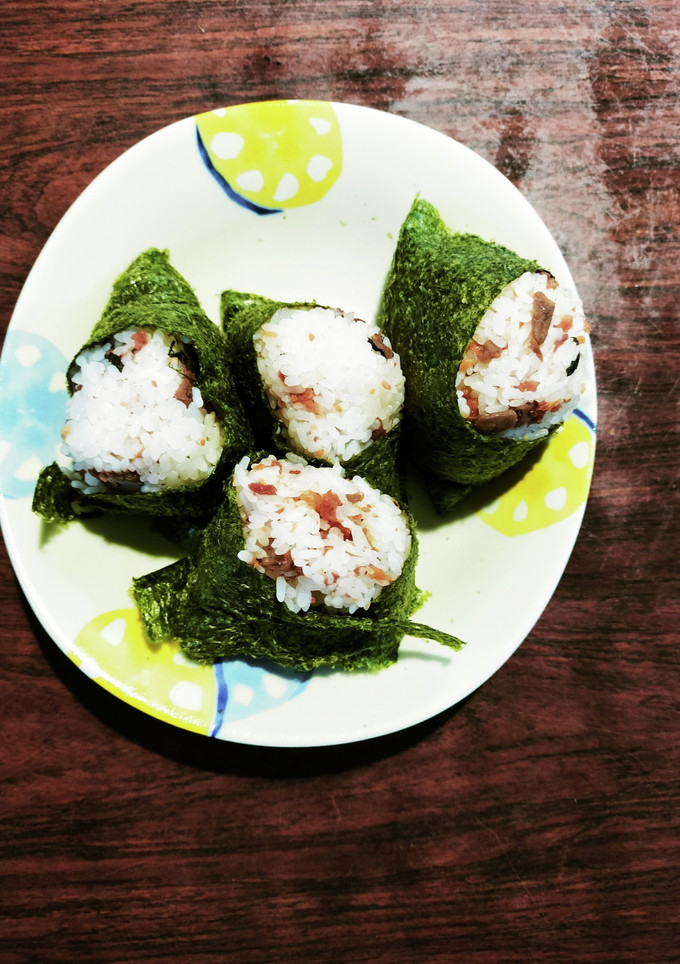 鶏そぼろと叩き梅干しの焼き海苔おむすび-レシピのメイン写真