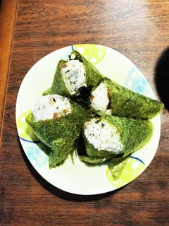 梅と鮭とわかめの炊き込みおむすび♡♡-レシピのメイン写真