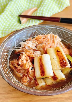 缶詰で☆鮭中骨水煮と焼き葱の旨だし煮-レシピのメイン写真
