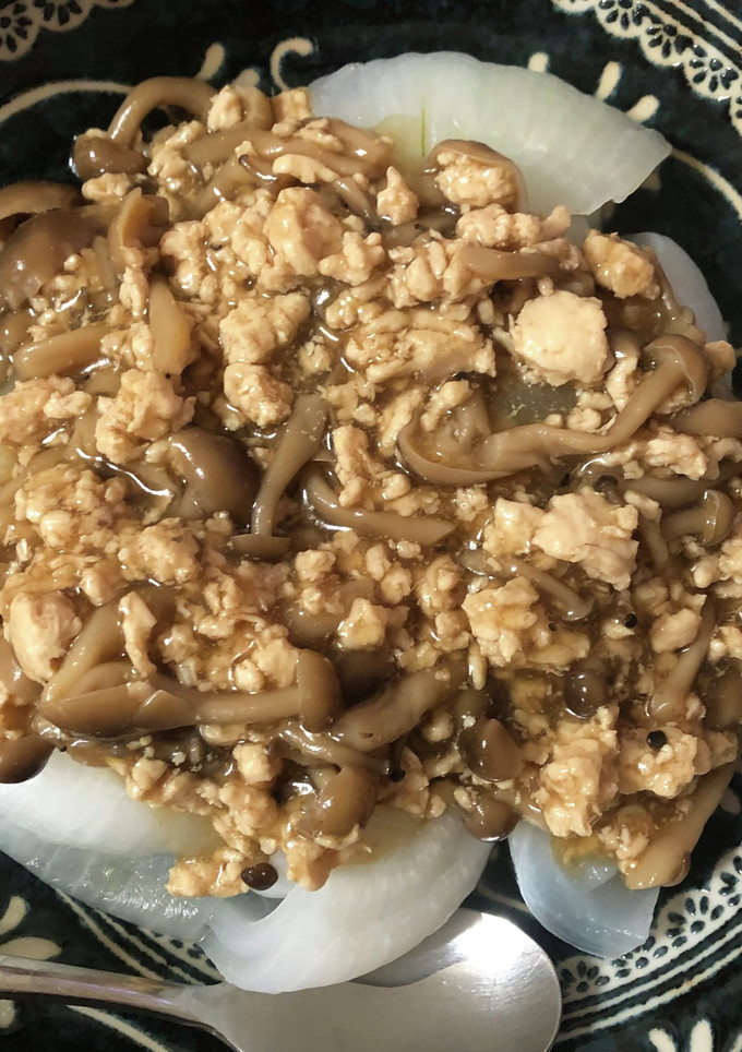 玉ねぎの鶏ひき肉としめじの餡かけ-レシピのメイン写真