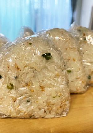 【備忘録】わかめと白ごまのおにぎり-レシピのメイン写真