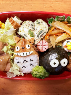 トトロ稲荷・まっくろくろすけおにぎり-レシピのメイン写真