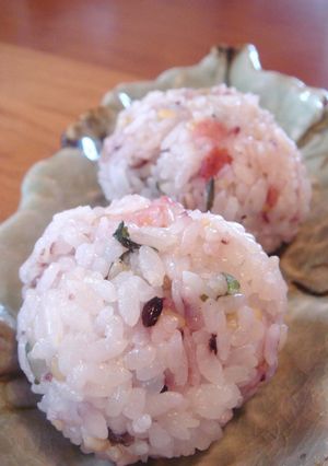 雑穀ご飯おむすび☆梅しそ生姜-レシピのメイン写真