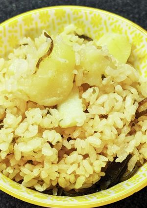 塩気がウマ♡じゃがいもと塩昆布炊込みご飯-レシピのメイン写真