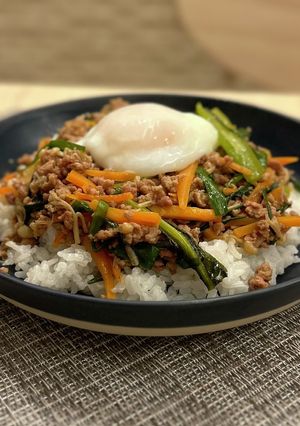 野菜たっぷり！焼肉のたれビビンバ-レシピのメイン写真