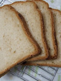 我が家の定番★HB黒糖全粒粉もっちりパン-レシピのメイン写真