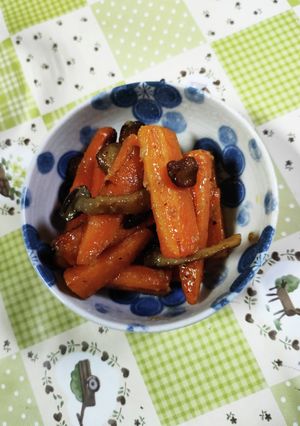 235　人参、油にんにくときのこ麹炒め-レシピのメイン写真