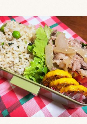 豚生姜焼きと豆ご飯のお弁当-レシピのメイン写真
