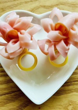 ハムのお花♡No2ピックで指輪に☆-レシピのメイン写真