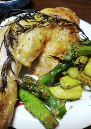 鶏腿肉のロースト、皮パリ、アスパラ添え-レシピのメイン写真
