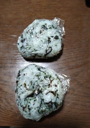 わかめ塩昆布ゆかりのおにぎり-レシピのメイン写真