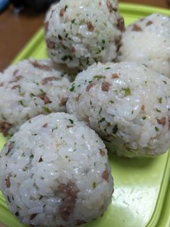 簡単おいしい!そぼろおにぎり♪-レシピのメイン写真