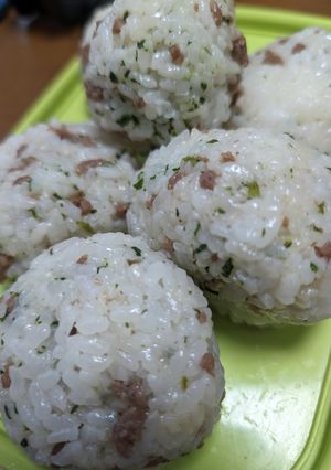 簡単おいしい！そぼろおにぎり♪-レシピのメイン写真
