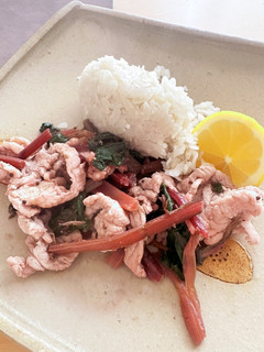 ビーツの茎と葉、豚肉のスパイス炒め-レシピのメイン写真