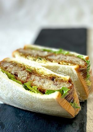 カレーをのせて♪コロッケサンド-レシピのメイン写真