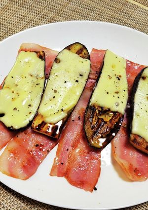 ナスチーズ焼きに、ベーコンを添えて-レシピのメイン写真