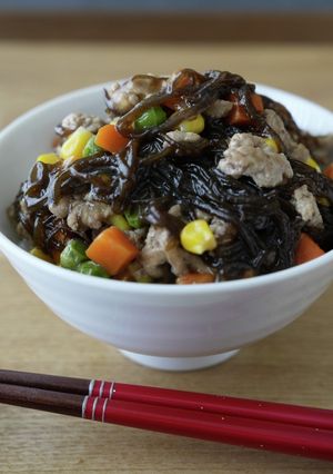 冷凍野菜で包丁いらず！？もずく丼-レシピのメイン写真