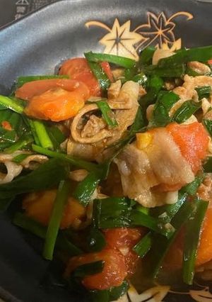 豚肉脂で炒める豚バラ・ニラ・トマト炒め-レシピのメイン写真