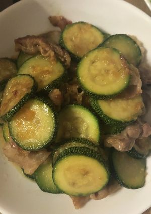 豚肉とズッキーニの生姜炒め-レシピのメイン写真