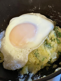 目玉焼きのせ和風ポテサラ-レシピのメイン写真