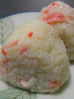 昆布茶とカニカマのおにぎり-レシピのメイン写真