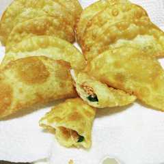 รูปของ 明太子大葉チーズの餃子皮包み揚げ