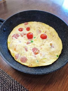 ウインナーとミニトマトのオムレツ♪-レシピのメイン写真