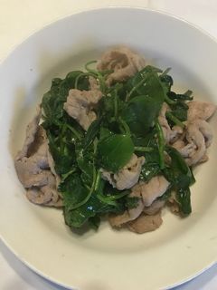 簡単!! 豚肉と三つ葉(野草)の炒め物-レシピのメイン写真