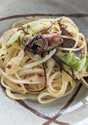 牡蠣とキャベツと塩昆布のペペロンチーノ-レシピのメイン写真