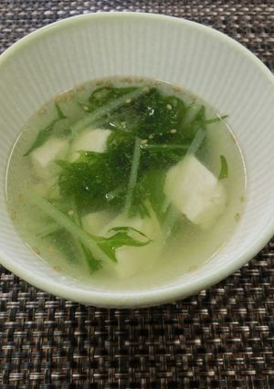 ゴマ香る豆腐と水菜の中華スープ-レシピのメイン写真