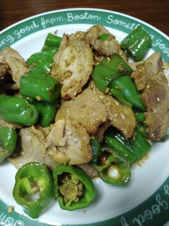 豚ばら肉と万願寺唐辛子の胡麻にんにく炒め-レシピのメイン写真