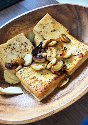 豆腐とニンニクのバターしょうゆ炒め-レシピのメイン写真