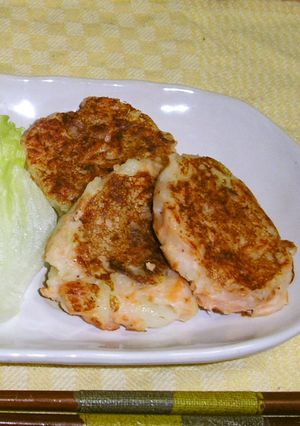 一緒に食べよ♪鮭ポテバーグ-レシピのメイン写真