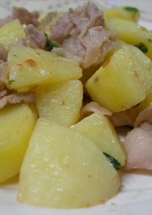 ジャガイモと豚肉の梅しそ炒め-レシピのメイン写真