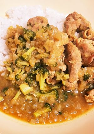 一人暮らし豚玉ブロッコリーカレー-レシピのメイン写真