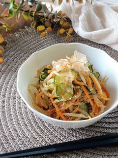 学校給食再現☆もやしと人参の花鰹サラダ。-レシピのメイン写真