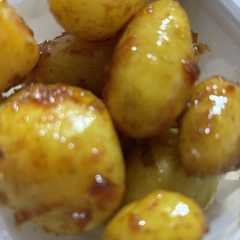 รูปของ 小いも蜂蜜ニンニク炒り煮