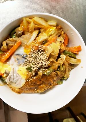 お一人様野菜たっぷりスパイシー親子丼風-レシピのメイン写真