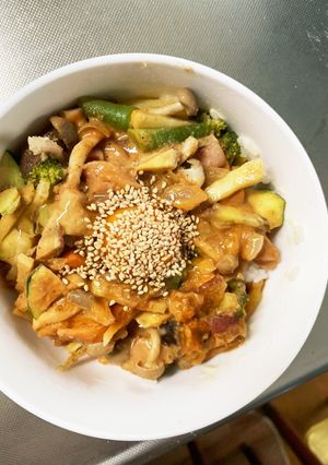お一人様野菜たっぷりオーロラウインナー丼-レシピのメイン写真