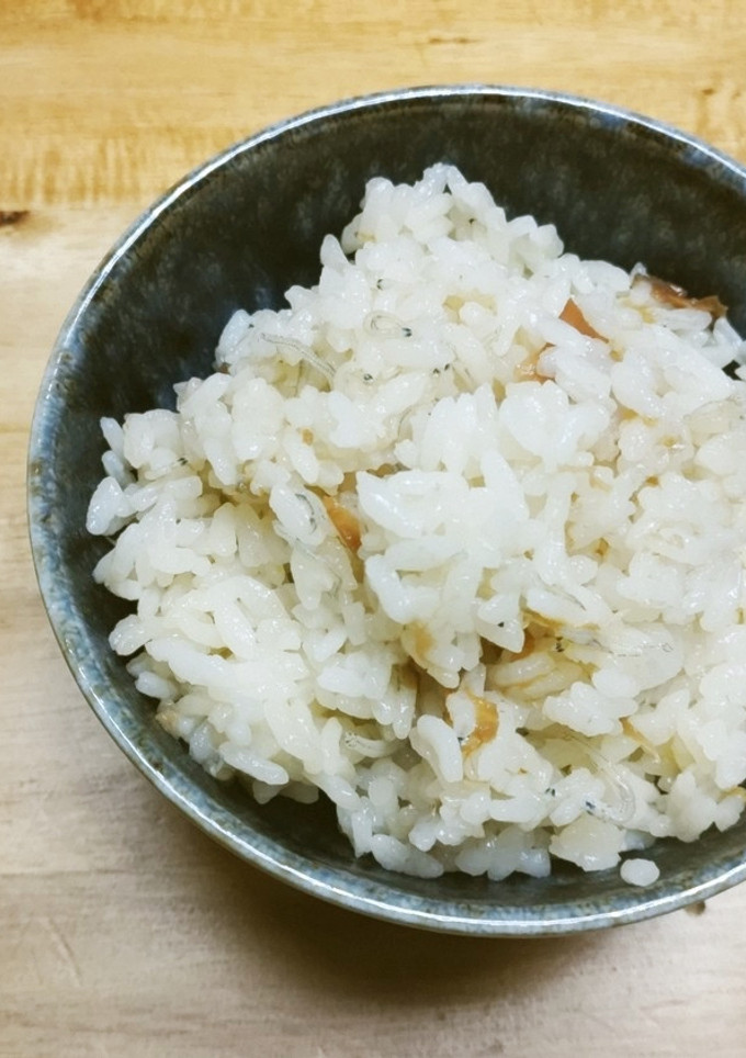 ちりめんじゃこと梅干しの炊き込みご飯-レシピのメイン写真