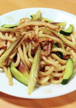 鶏チャーシューときゅうりの焼きうどん-レシピのメイン写真