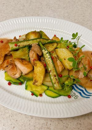 オニオンソースで皮パリ鶏もも肉のソテー-レシピのメイン写真