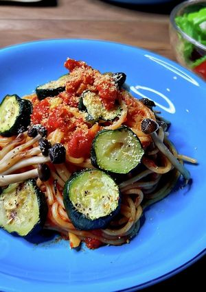 焼きズッキーニをトッピング！トマトパスタ-レシピのメイン写真