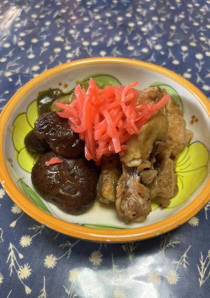 手羽元と椎茸と太葱の煮物の紅生姜添え-レシピのメイン写真